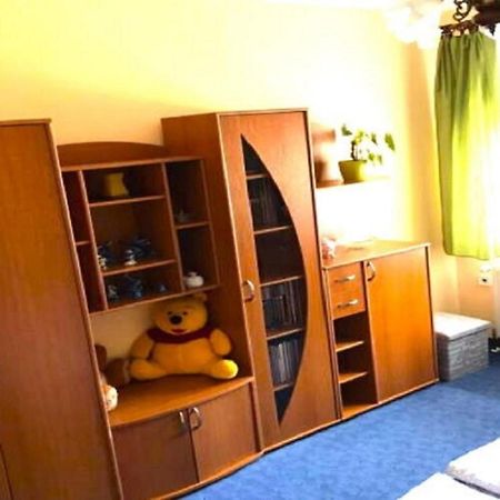 Sziszi Nyaralohaz Apartment Balatonszarszo Exterior photo